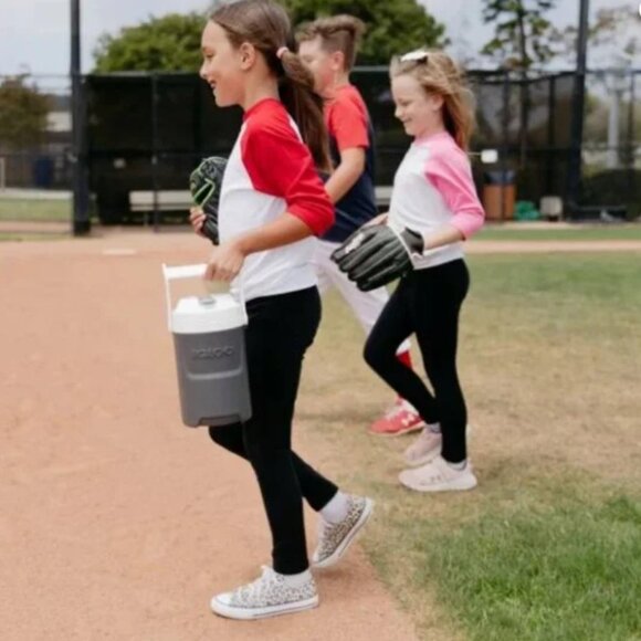 NEW Igloo Half Gallon Tumbler Jug Cooler Beverage Container Thermos 1/2 Gallon S - Picture 6 of 12